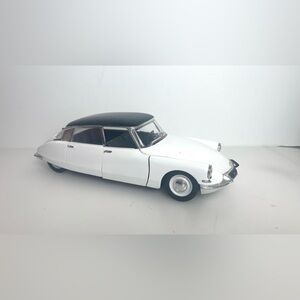 Vtg 1963 Solido Citroen DS 19 sedan white black roof 1/18  8033 miniature car